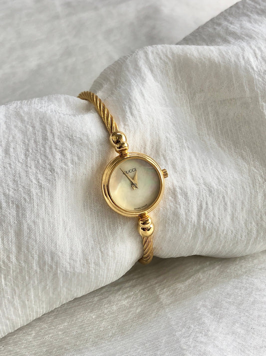 GUCCI Logo Bangle Quartz Watch Gold 2700L.2.L Vintage h4mrnx