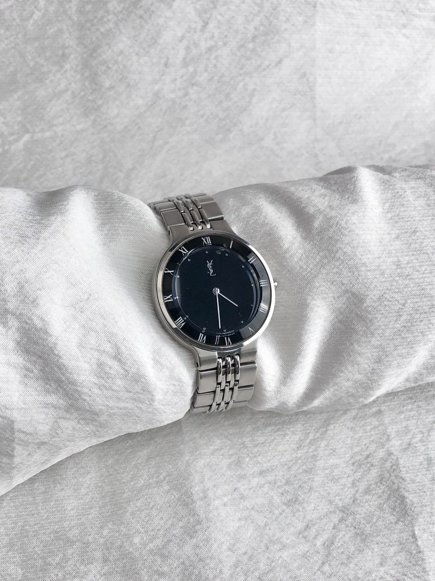 Yves Saint Laurent YSL Logo Quartz Watch Silver 5421-H10031Y Vintage r24dv6