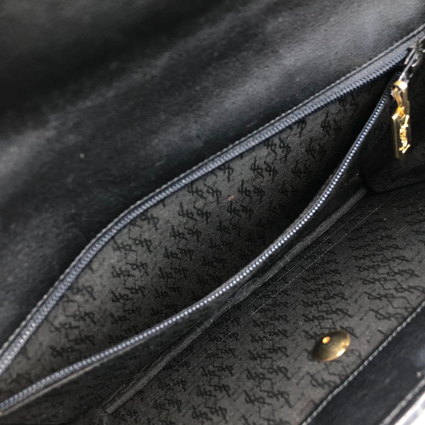 Yves Saint Laurent Medal Chain Shoulder bag Black Vintage 7mstfw
