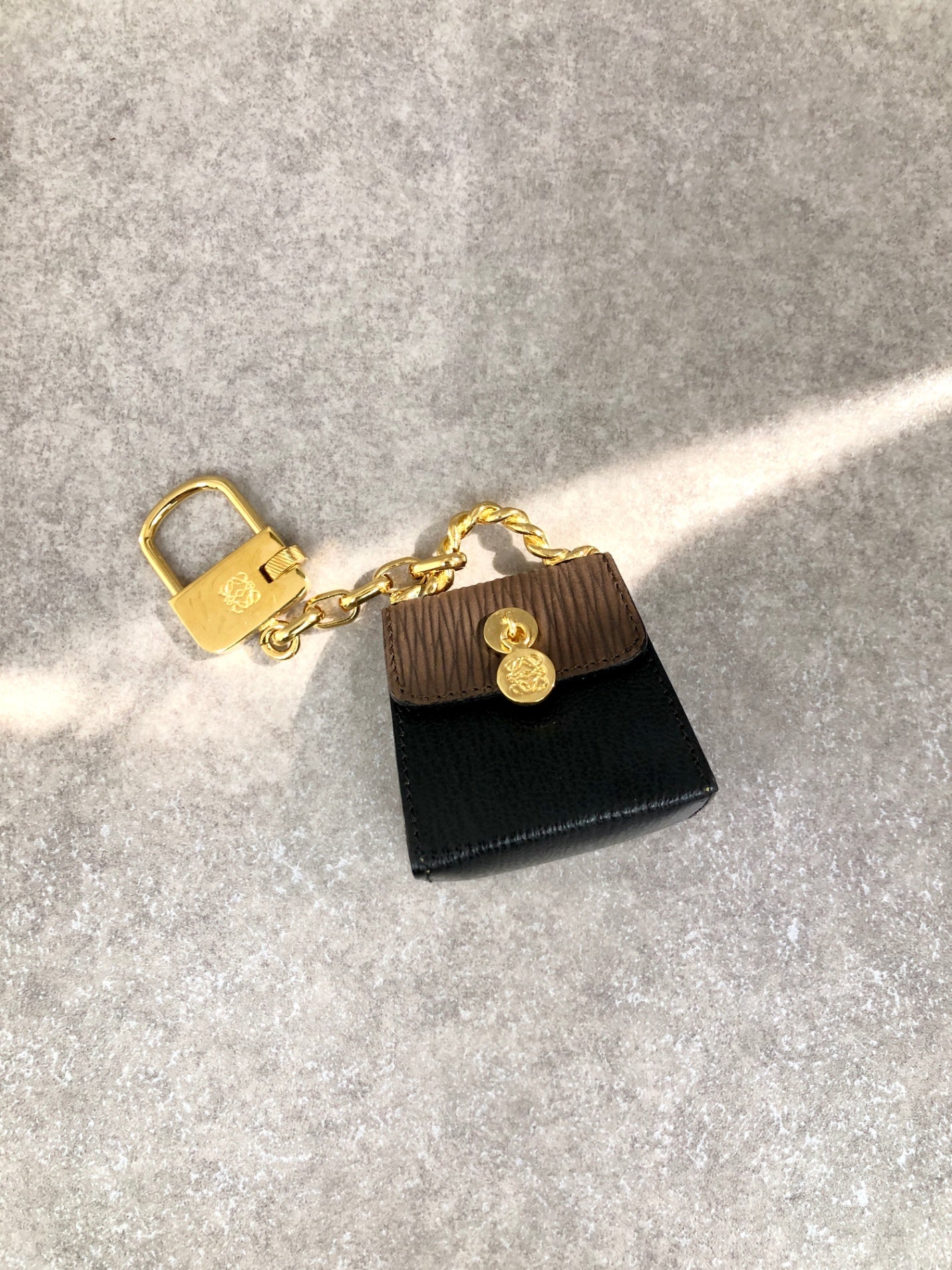 LOEWE Velazquez Anagram Charm Brown Vintage ycmeyb