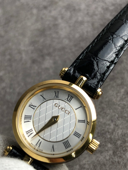 GUCCI Logo Quartz Watch Gold×Black 2040L Vintage 4eerzi