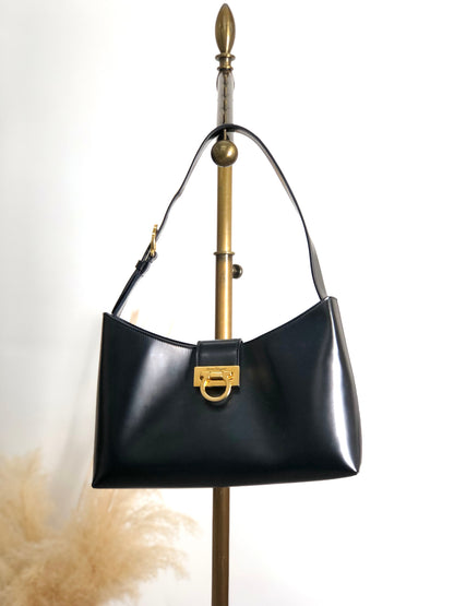 Salvatore Ferragamo Gancini Shoulder bag Black Vintage n7zn28
