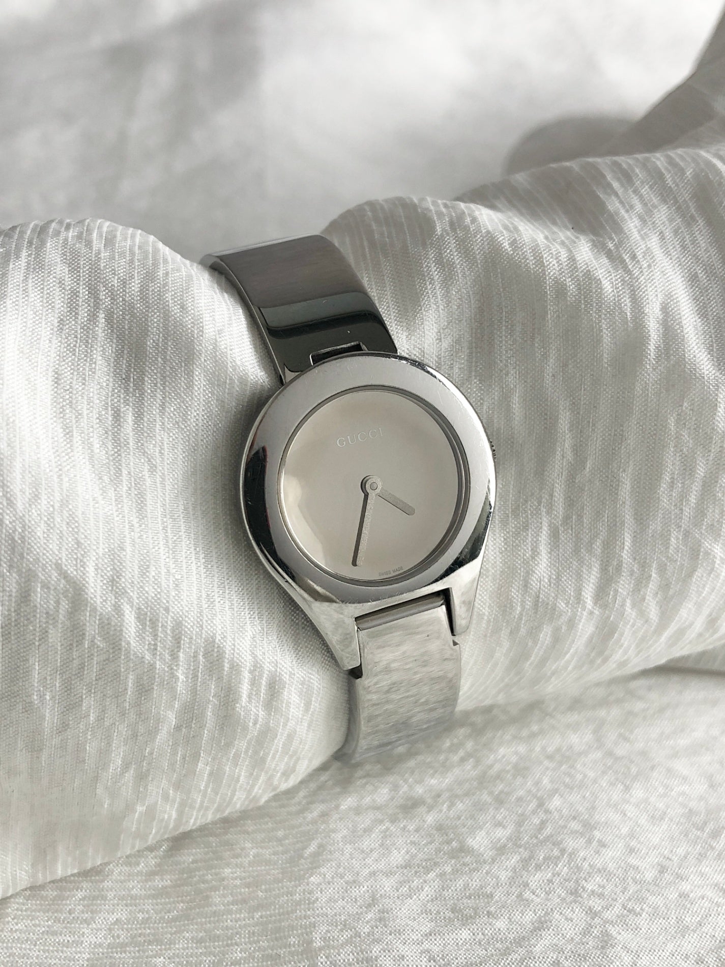 GUCCI Logo Bangle Quartz Watch Silver 6700L Vintage btrc45