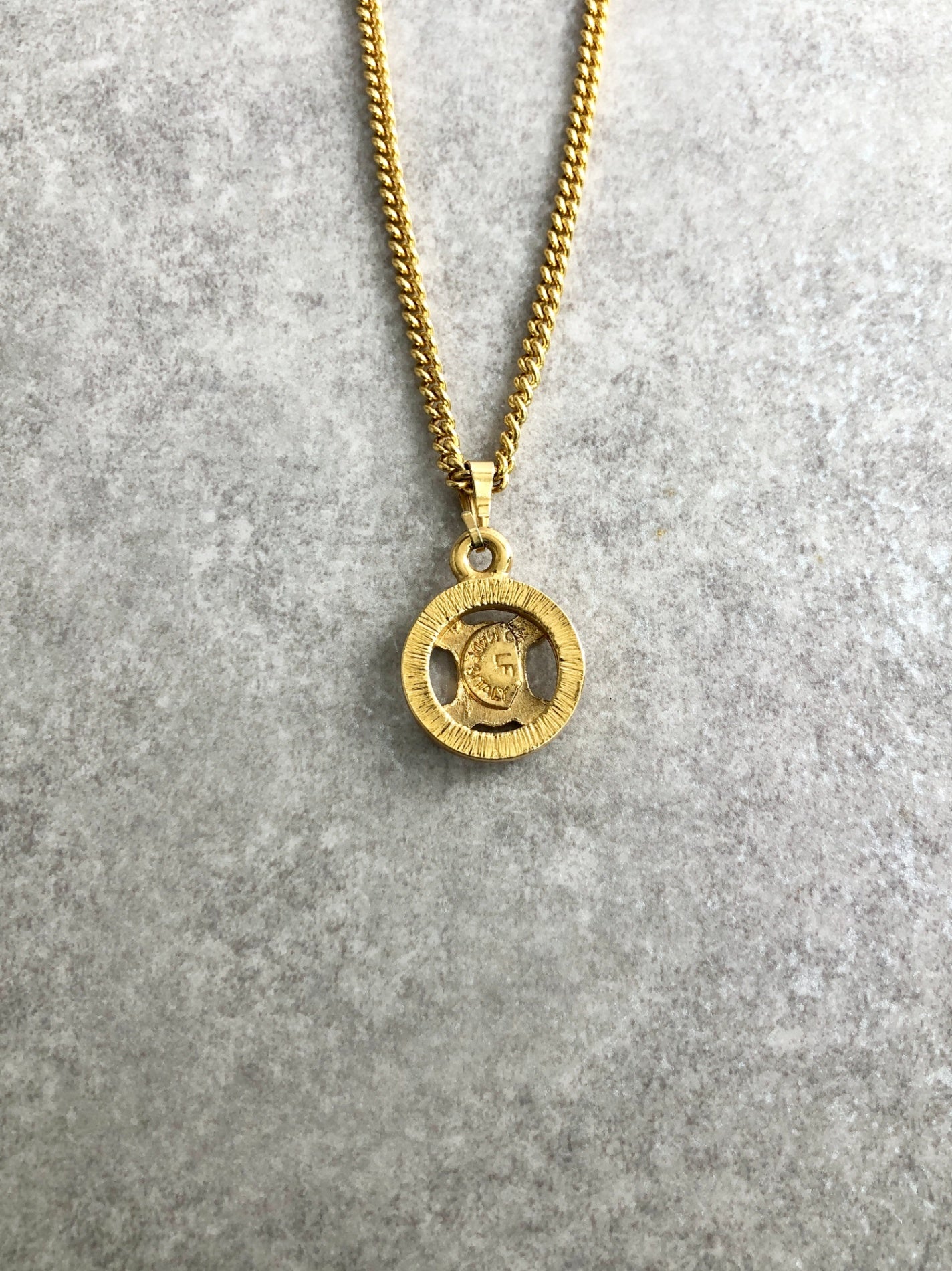 CELINE Blason Necklace Gold Vintage ar6jyi