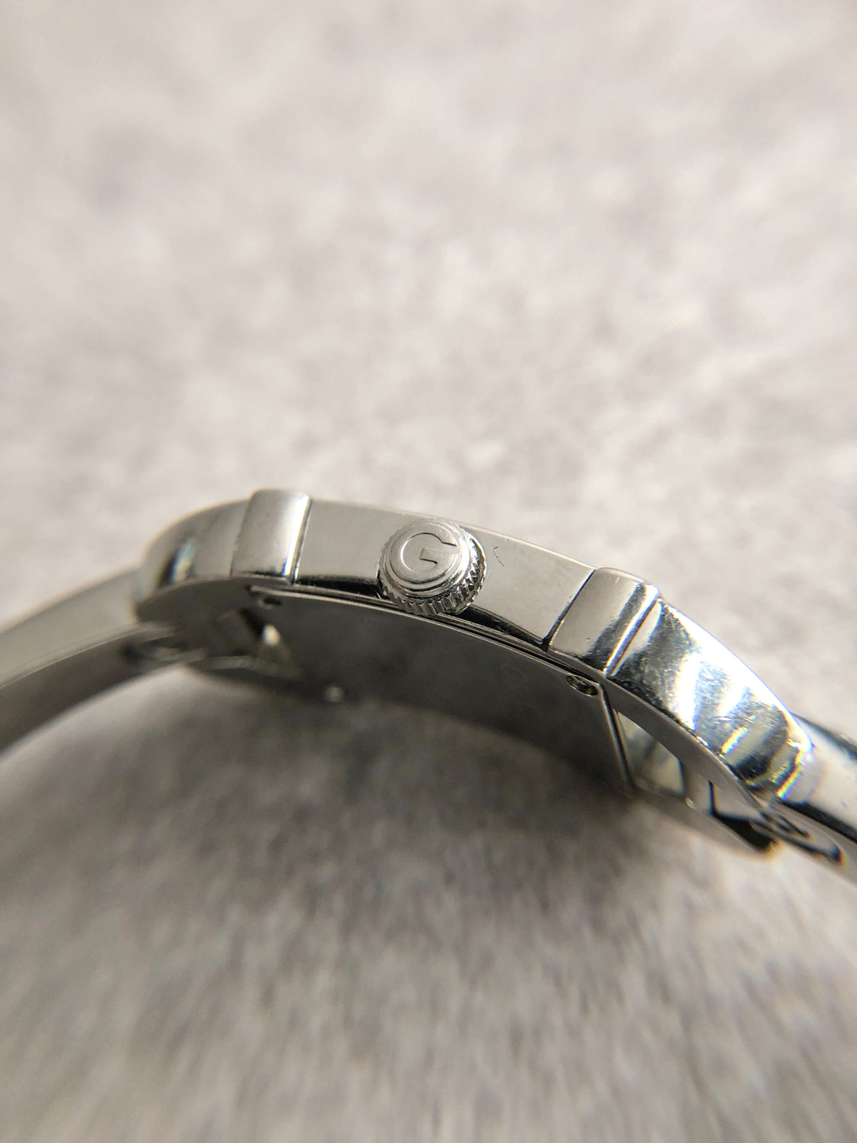 GUCCI Logo Quartz Watch Silver 6800L Vintage fuynkf
