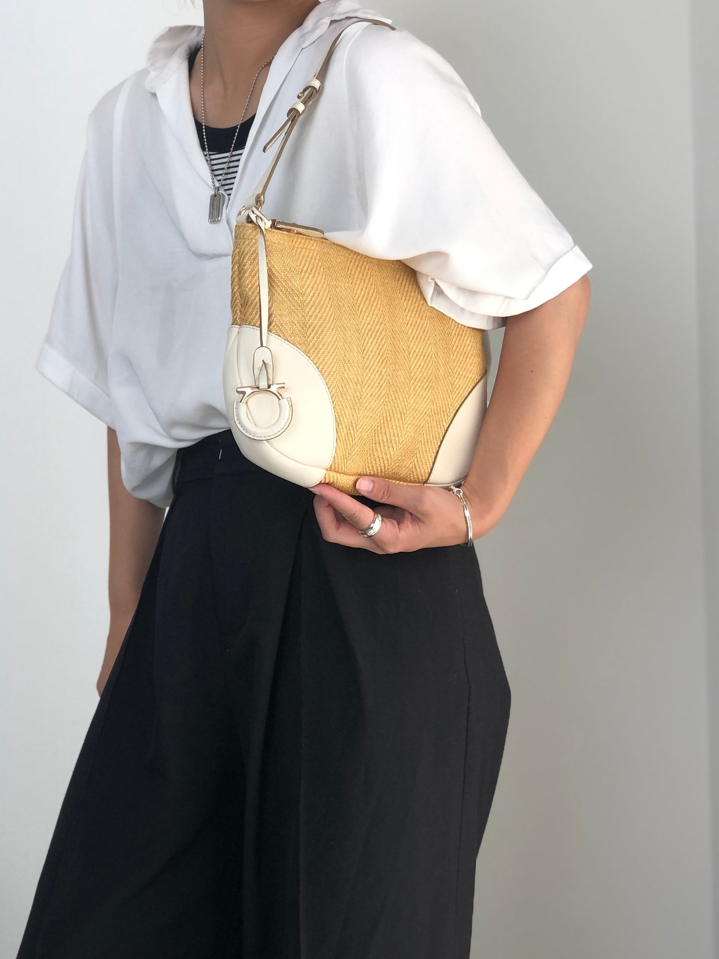 Salvatore Ferragamo Shoulder bag Beige AU-21 D035 Vintage mc74rn