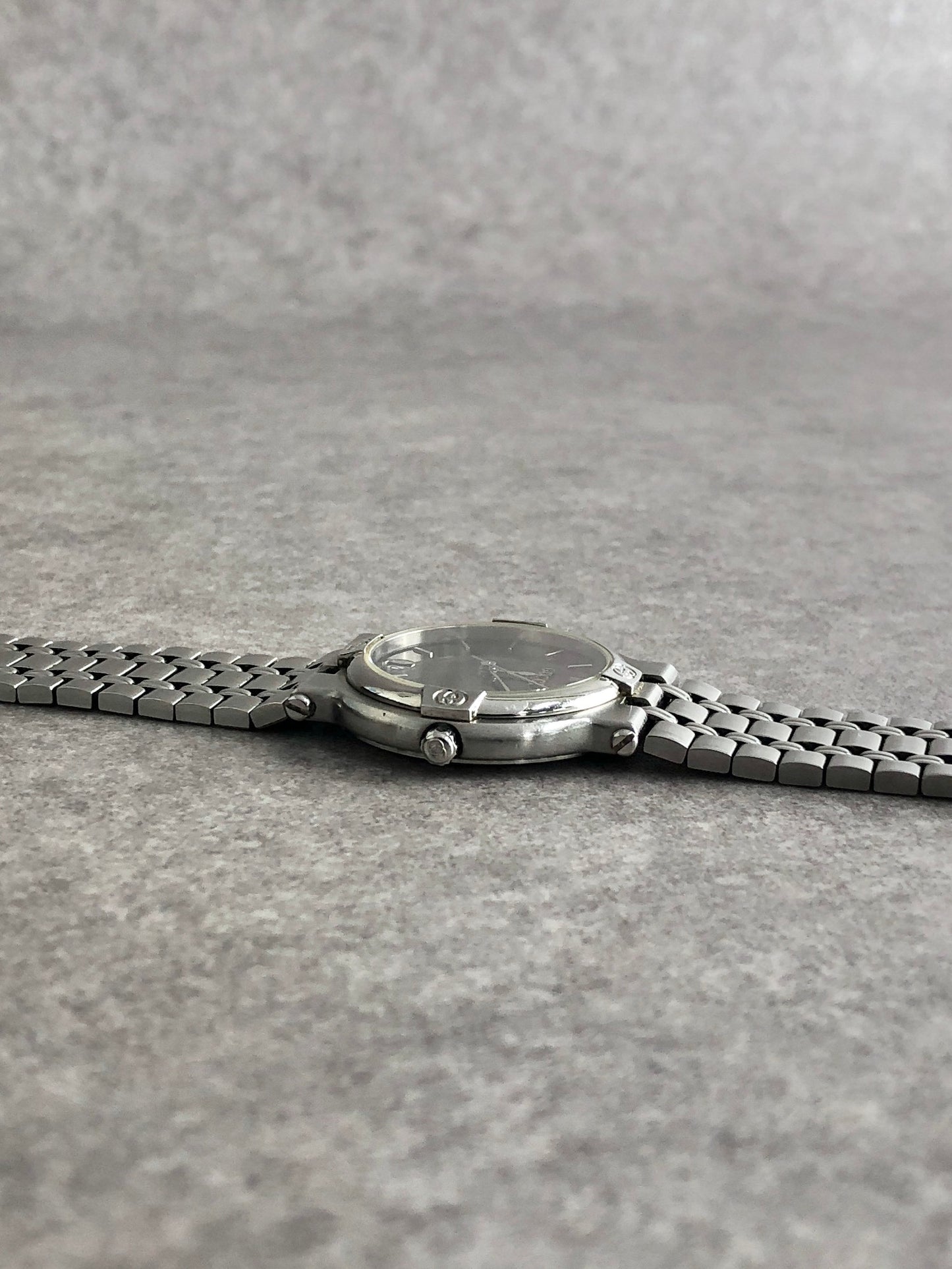 GUCCI Logo Watch Silver 9100M Vintage yp7h4d