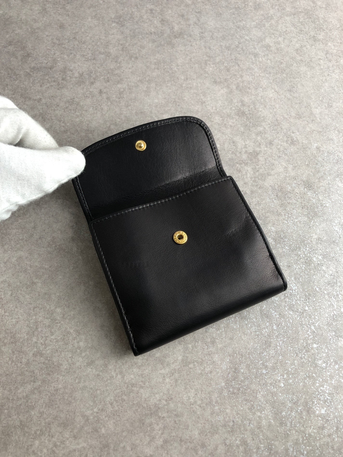 GUCCI GG logo Folded Wallet Black Vintage iy8zet