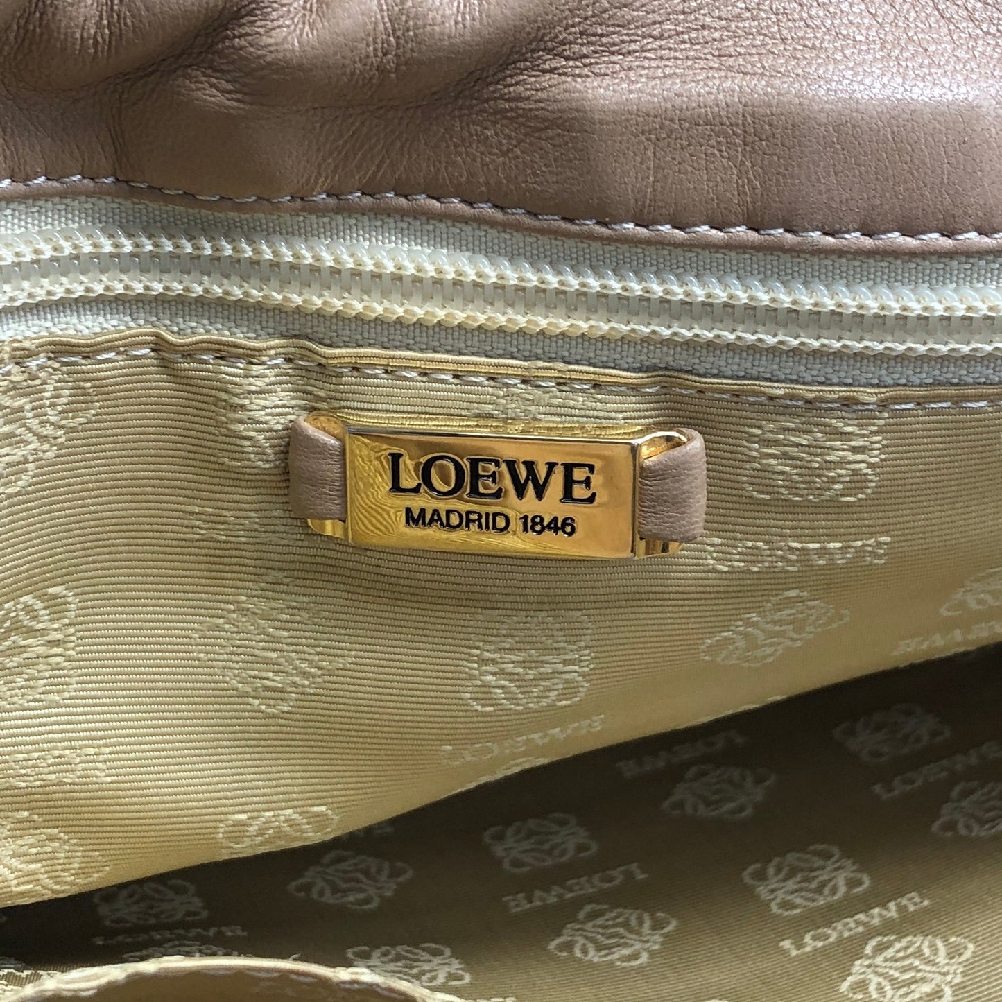 LOEWE Anagram Drawstring Shoulder bag Beige Vintage ifsxih