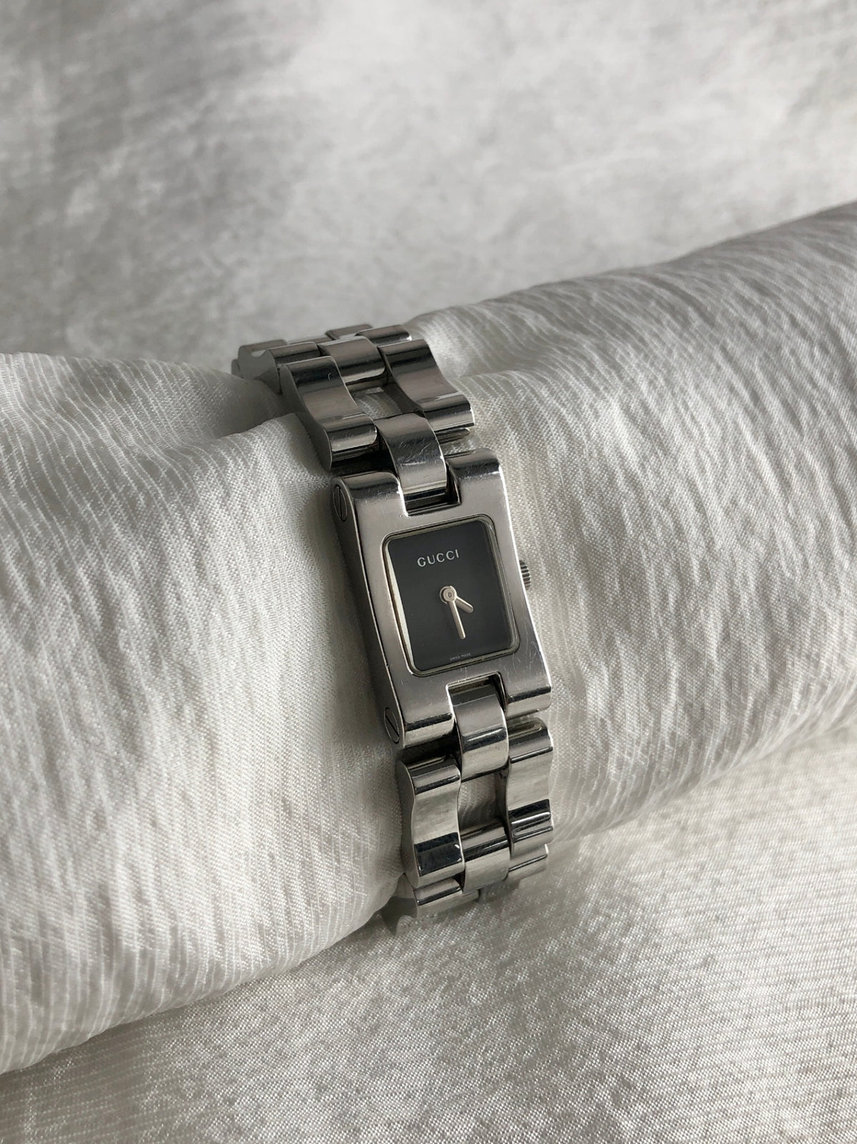GUCCI Logo Quartz Watch Silver 2305L Vintage njz8b5