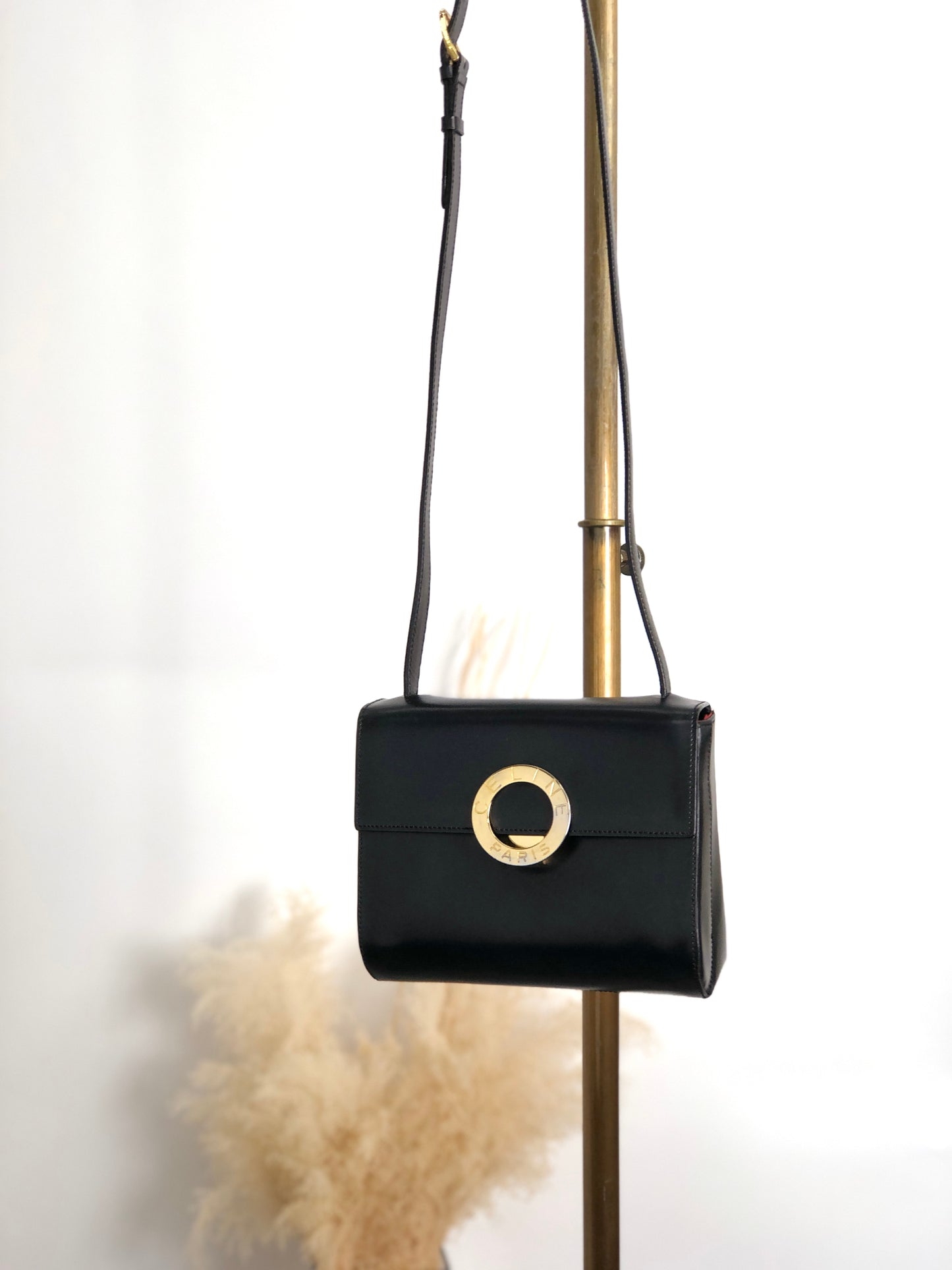 CELINE Circle Logo Shoulder bag Black Vintage ee7fti