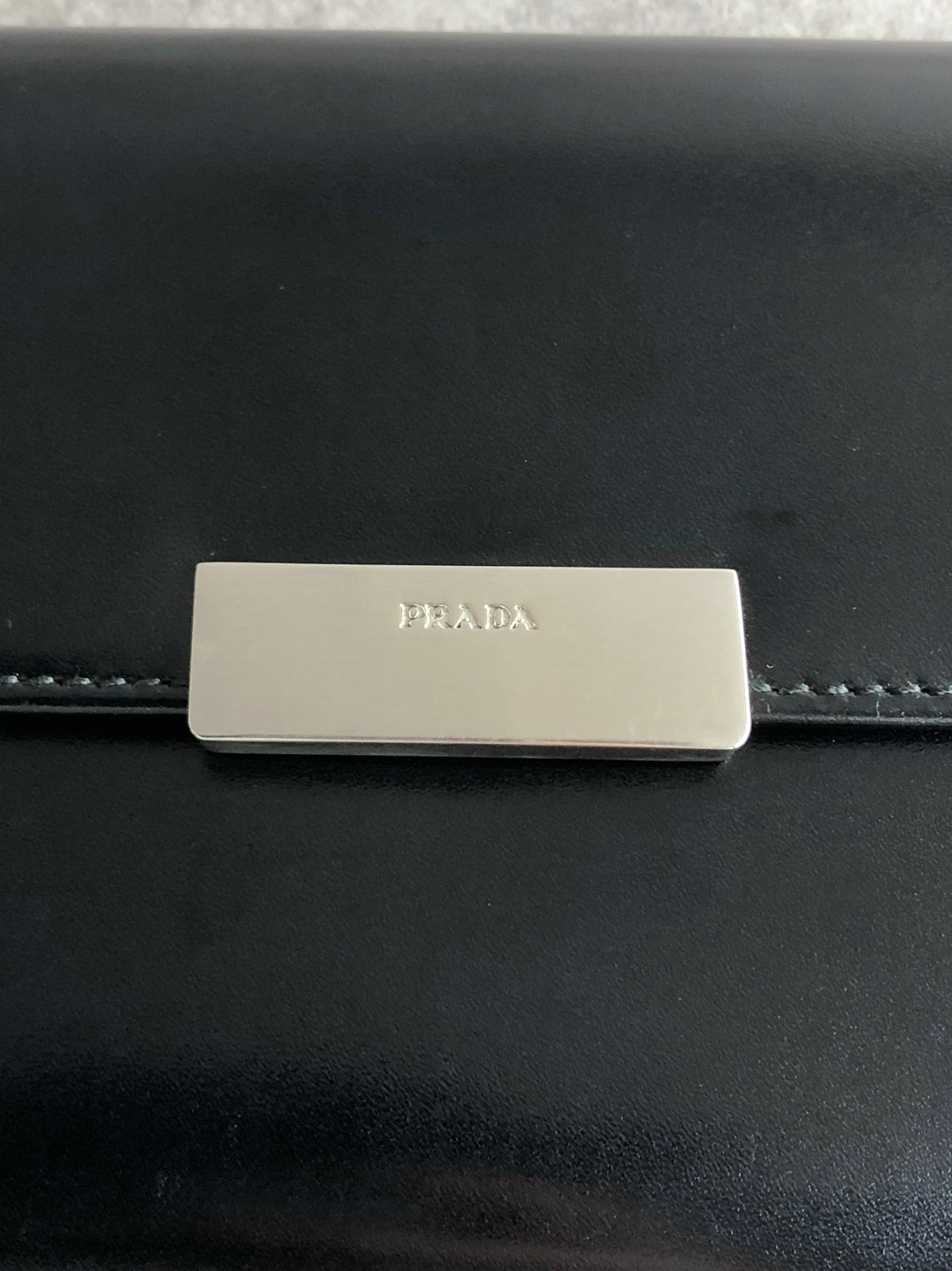 PRADA Logo Folded Wallet Black Vintage j6jr5n