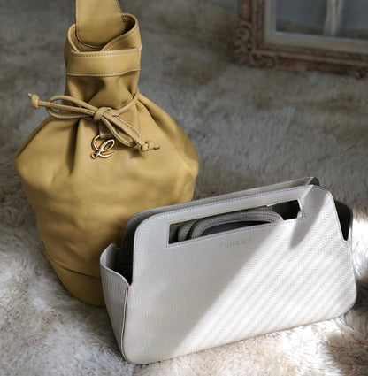 LOEWE logo motif drawstring purse one-shoulder leather shoulder bag yellow vintage old dat6px