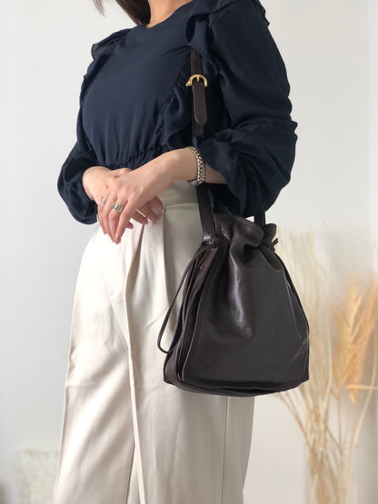 LOEWE Anagram 皮革抽繩單肩包棕色復古 ydkgd6 