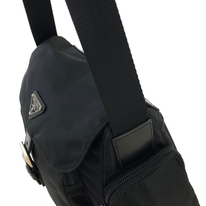 PRADA Triangle Logo Logo Motif Nylon Shoulder bag Black Vintage b8ck4u