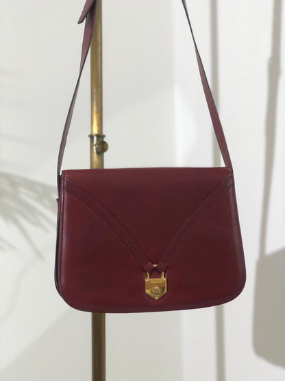 CELINE 轉鎖 Cadena 皮革斜背包 波爾多紅 復古 yrru3h 