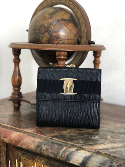 Salvatore Ferragamo Vala 絲帶皮革金屬扣折疊錢包黑色復古 2hapn4 