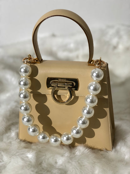 Salvatore Ferragamo Gancini 皮革頂部手把手提包米色復古 2xyxrd 