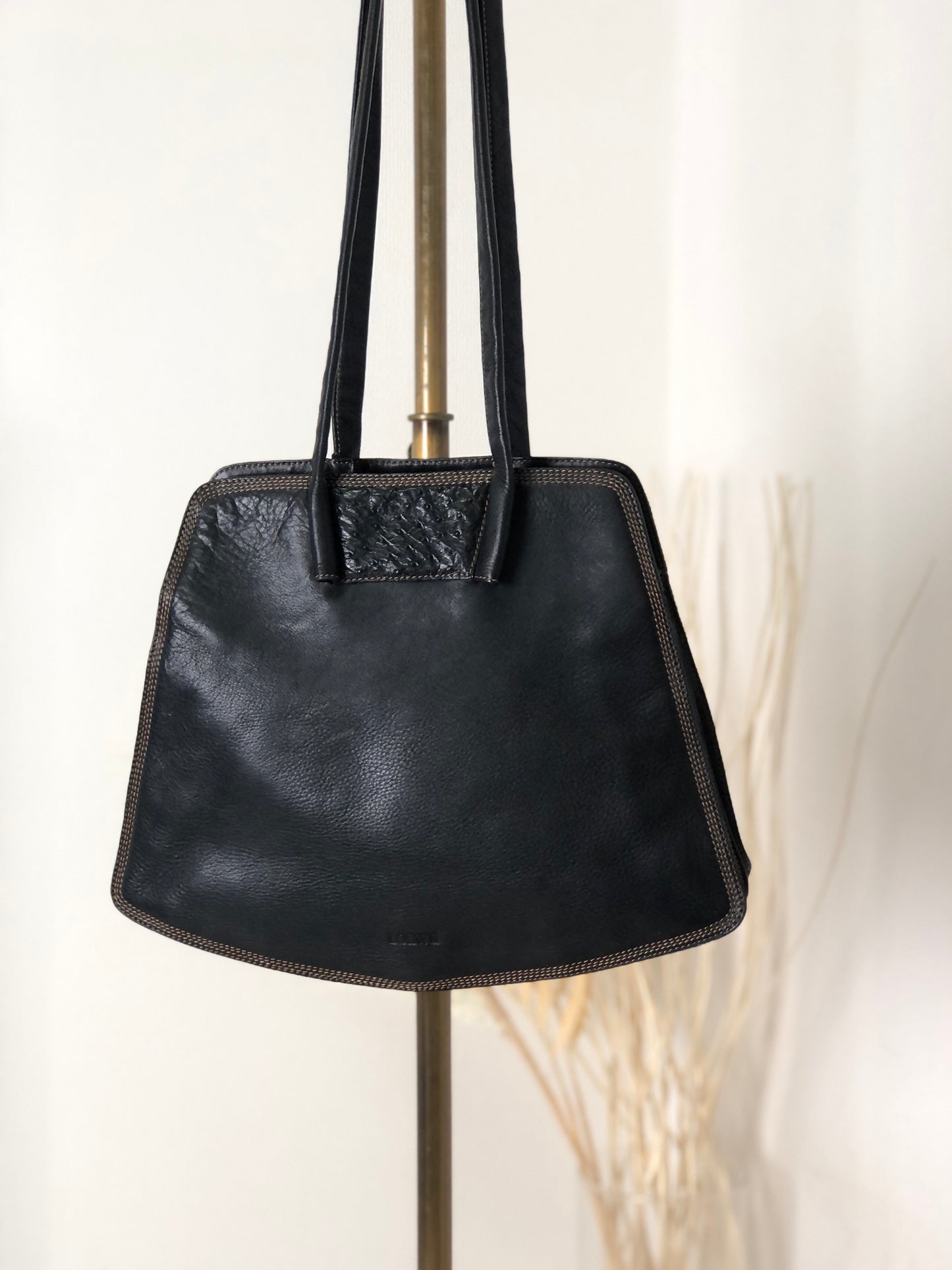 LOEWE Logo Ostrich Leather Shoulder bag Black Vintage hgaig4