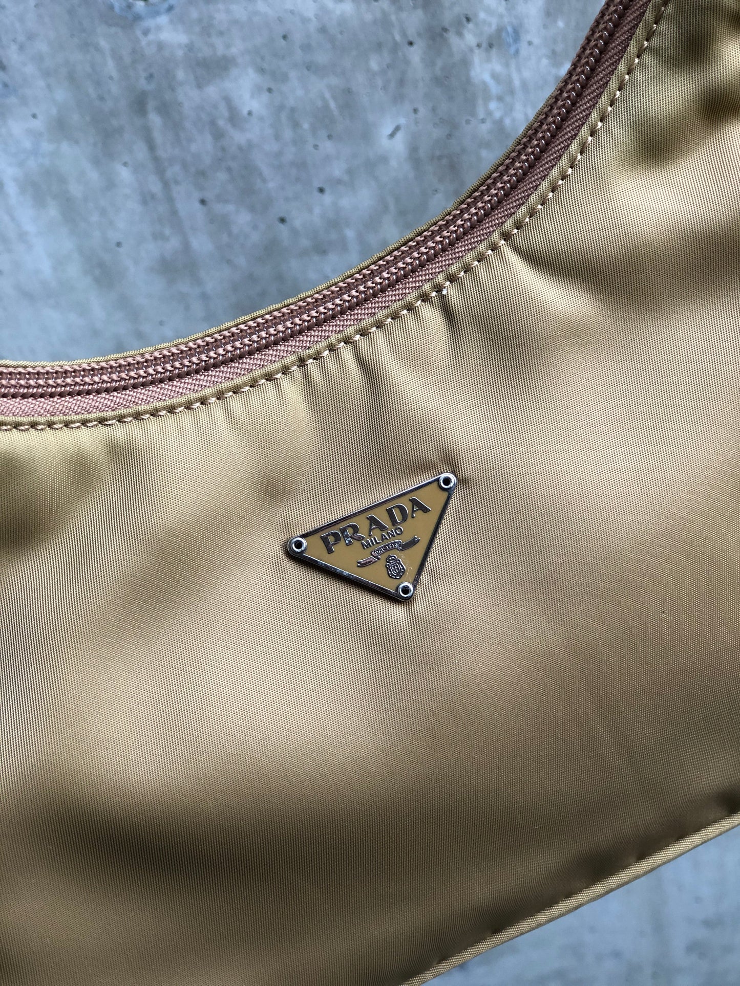 PRADA Triangle logo Nylon Shoulder bag Hobobag Beige Vintage 6xp4vw