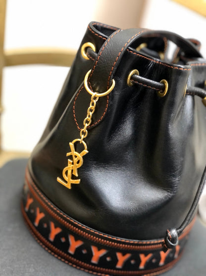 Yves Saint Laurent Logo Y Cut out Drawstring Shoulder bag Black YSL Vintage Old u5skir