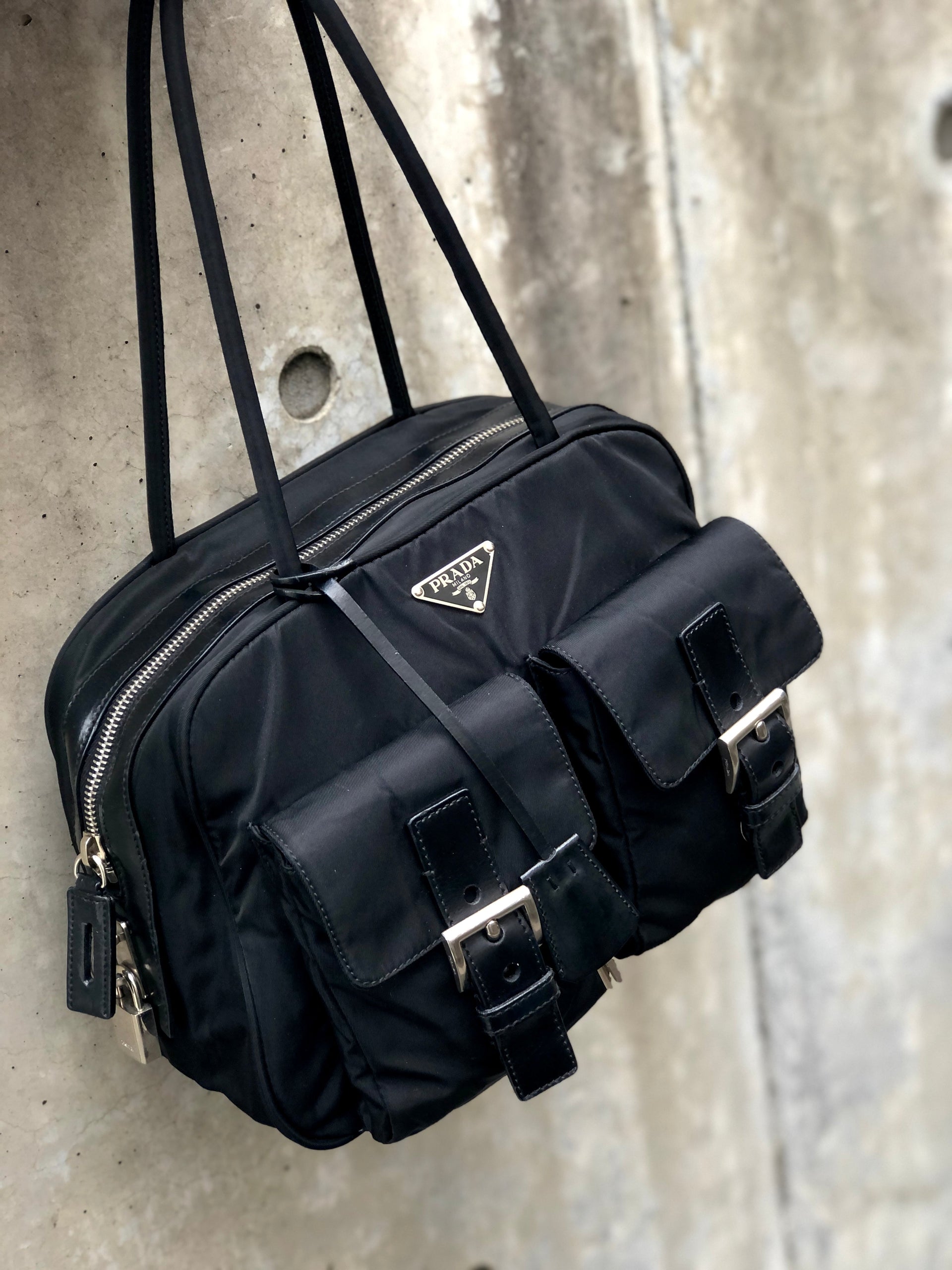 PRADA Triangle Logo Nylon Tote Bag Shoulder Bag Black Vintage Old ehk6 –  VintageShop solo