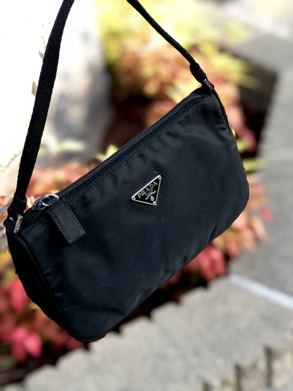 PRADA Triangle logo Nylon Small Handbag Black Vintage zxc8ev