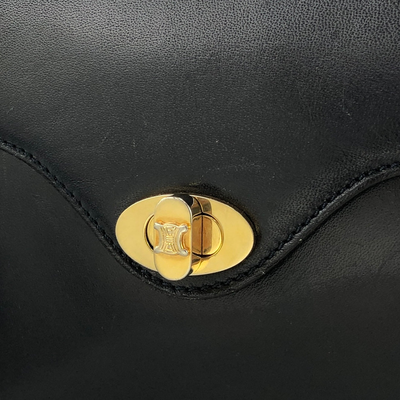 CELINE Turn lock Blason logo Leather Shoulder bag Navy Vintage Old CELINE p62ipx