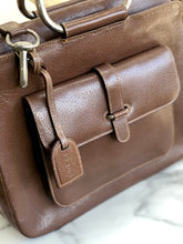 Load image into Gallery viewer, GUCCI Metal handle Leather Handbag Shoulder bag Brown Old gucci Vintage ijdcnf
