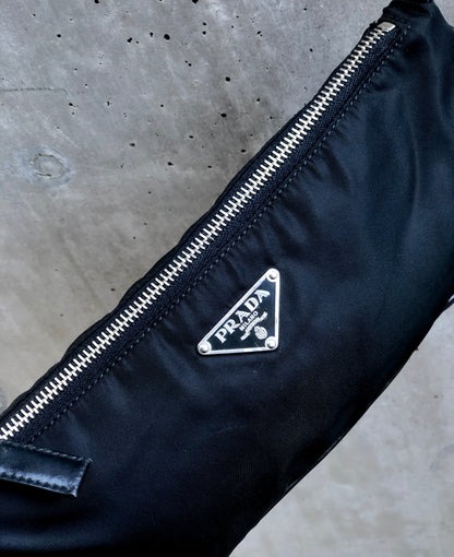 PRADA 三角形標誌尼龍 Hobobag 手提包 黑色 復古 舊款 3shvkr