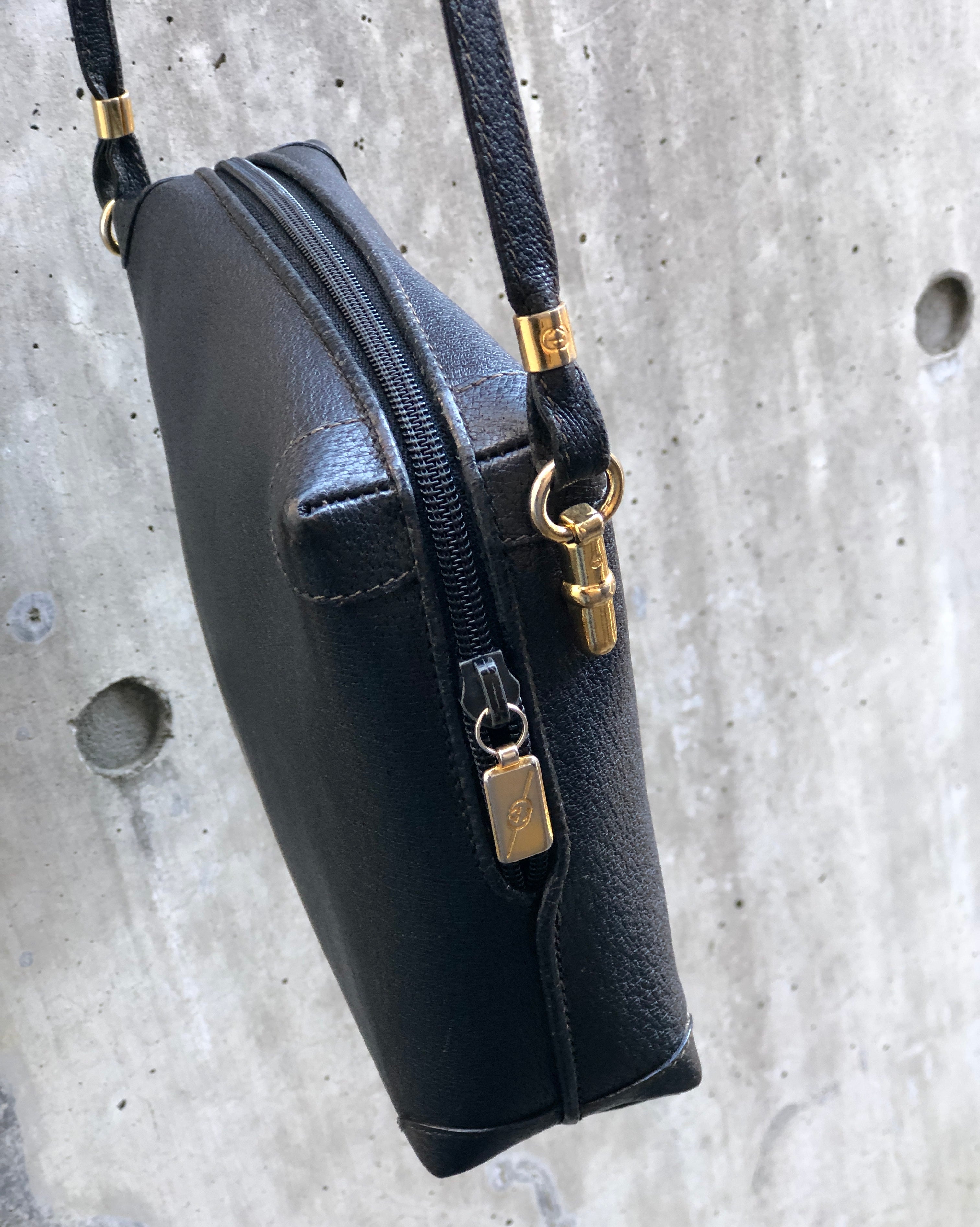 Vintage gucci best sale crossbody black