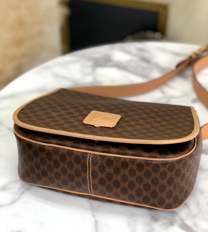 CELINE Macadam Blason embossed Flap Crossbody Shoulder bag Brown Vintage Old Celine jumd6w