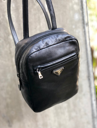 PRADA 三角形標誌納帕皮革小號背包黑色復古舊款 exb4f3