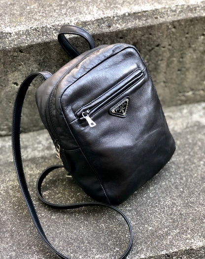 PRADA 三角形標誌納帕皮革小號背包黑色復古舊款 exb4f3