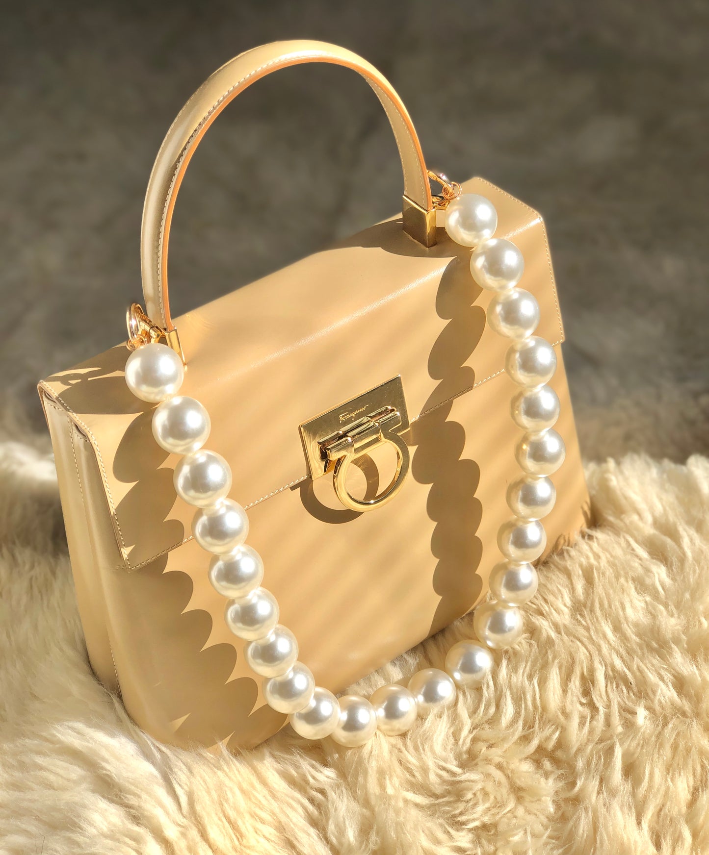 Salvatore Ferragamo Gancini Pearl Handle Handbag Beige Vintage Old n8hzha