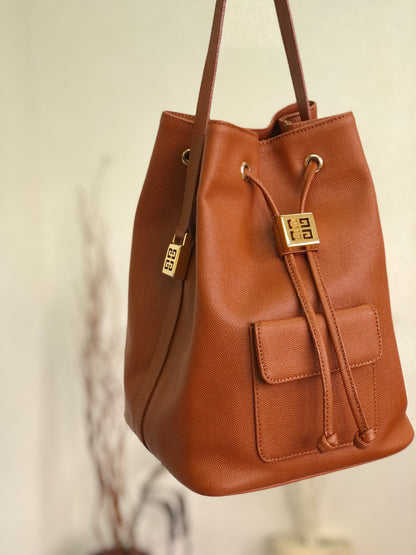GIVENCHY logo motif front pocket drawstring crossbody leather shoulder bag brown vintage old x3v2dc