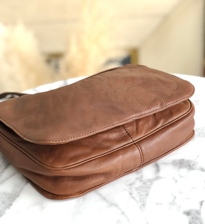 LOEWE Anagram Nappa 皮革翻蓋抽繩單肩包棕色復古舊 x54hb4