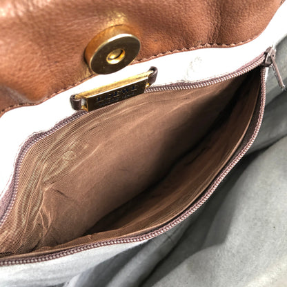 LOEWE Anagram Nappa 皮革翻蓋抽繩單肩包棕色復古舊 x54hb4