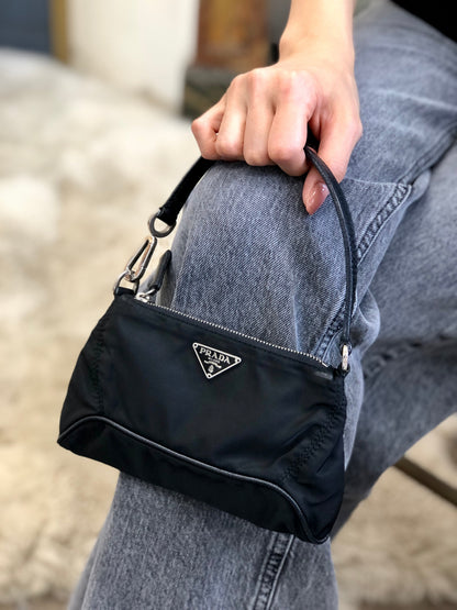 PRADA 三角形標誌尼龍小號手提包黑色復古舊款 v35kab