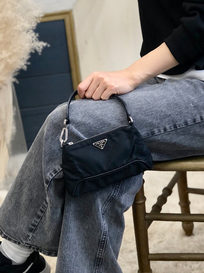 PRADA 三角形標誌尼龍小號手提包黑色復古舊款 v35kab