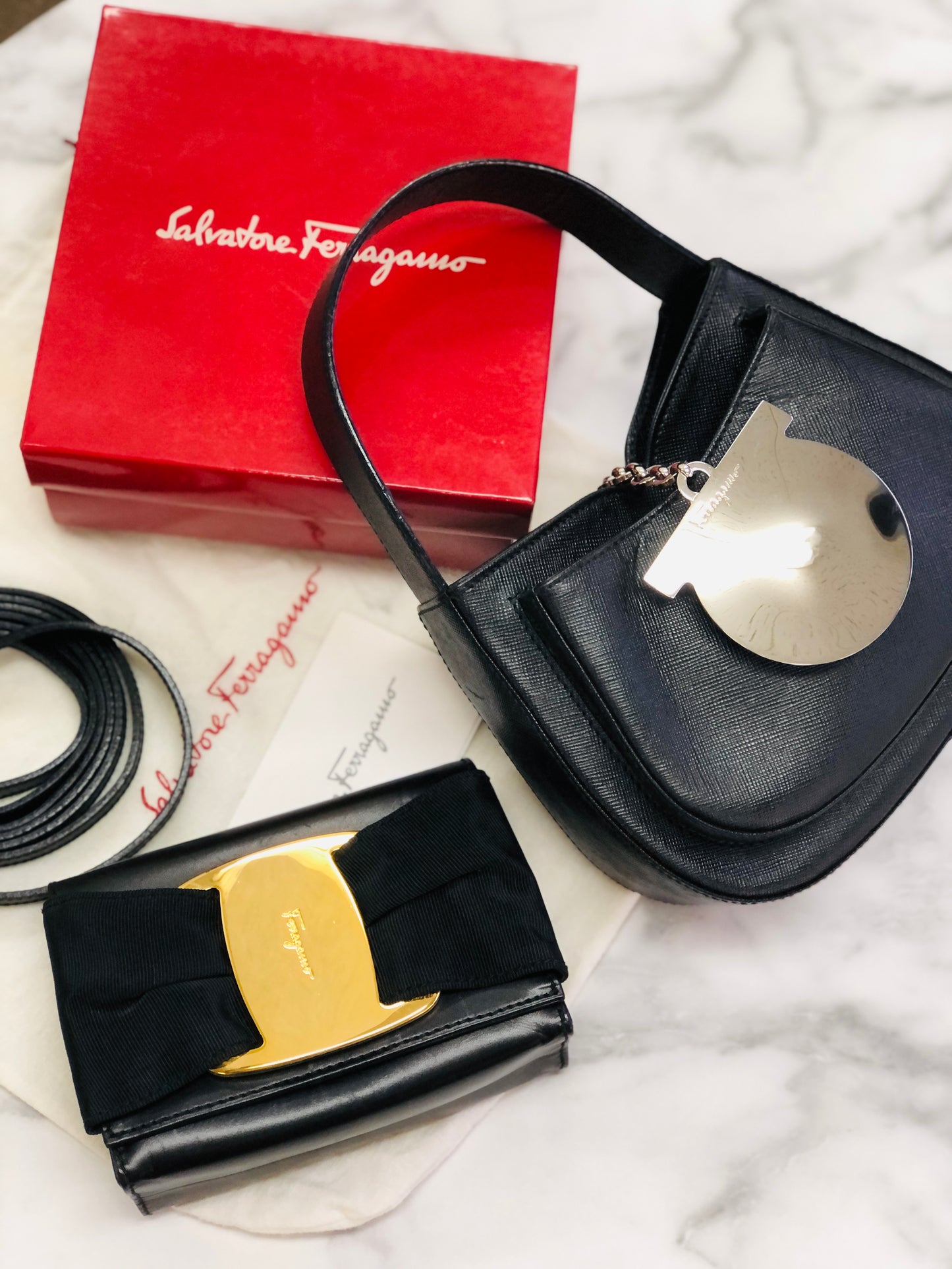 Salvatore Ferragamo Big gancini Mini Hobobag Handbag Black udsv8d