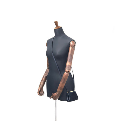 GUCCI Logo Unborn Calf Clasp Crossbody Small Shoulderbag Navy Vintage Old Gucci w4fitj