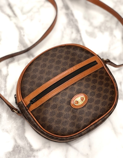 CELINE Macadam Blason Front Zip PVC Leather Round Circle Pochette Shoulder Bag Brown Vintage Old Celine r7d6wk