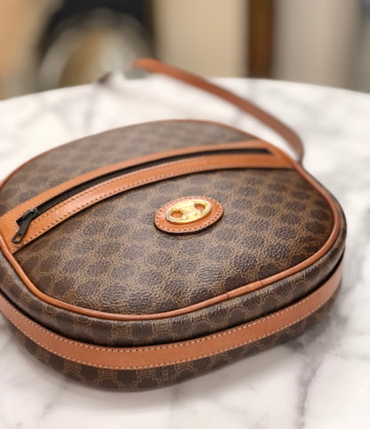 CELINE Macadam Blason Front Zip PVC Leather Round Circle Pochette Shoulder Bag Brown Vintage Old Celine r7d6wk