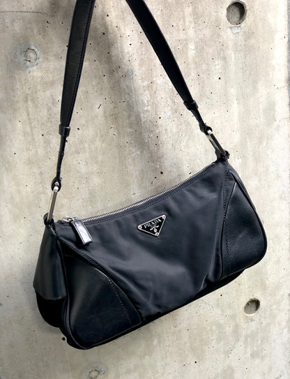 PRADA 三角形標誌 Hobobag 尼龍皮革手提包 黑色復古舊款 a5a5db