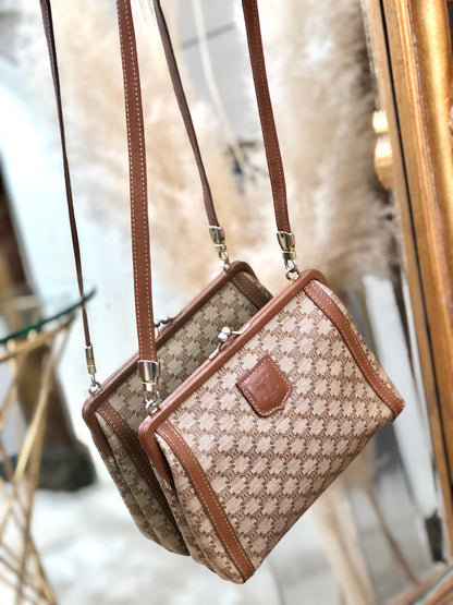 CELINE Macadam Blason Clasp Shoulder bag Beige Vintage Old Celine b8cznz