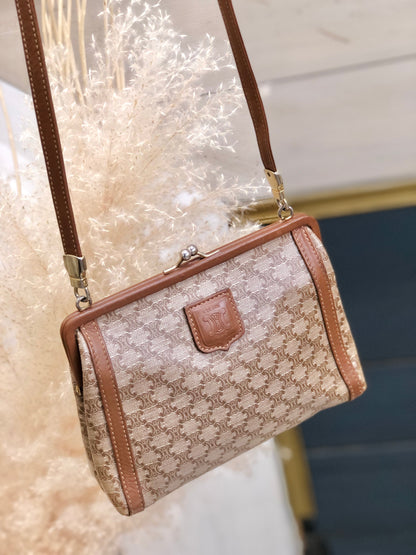 CELINE Macadam Blason Clasp Shoulder bag Beige Vintage Old Celine b8cznz