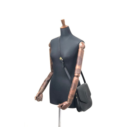 Yves Saint Laurent YSL logo Cassandra Crossbody Shoulder bag Black Vintage Old v67ssu