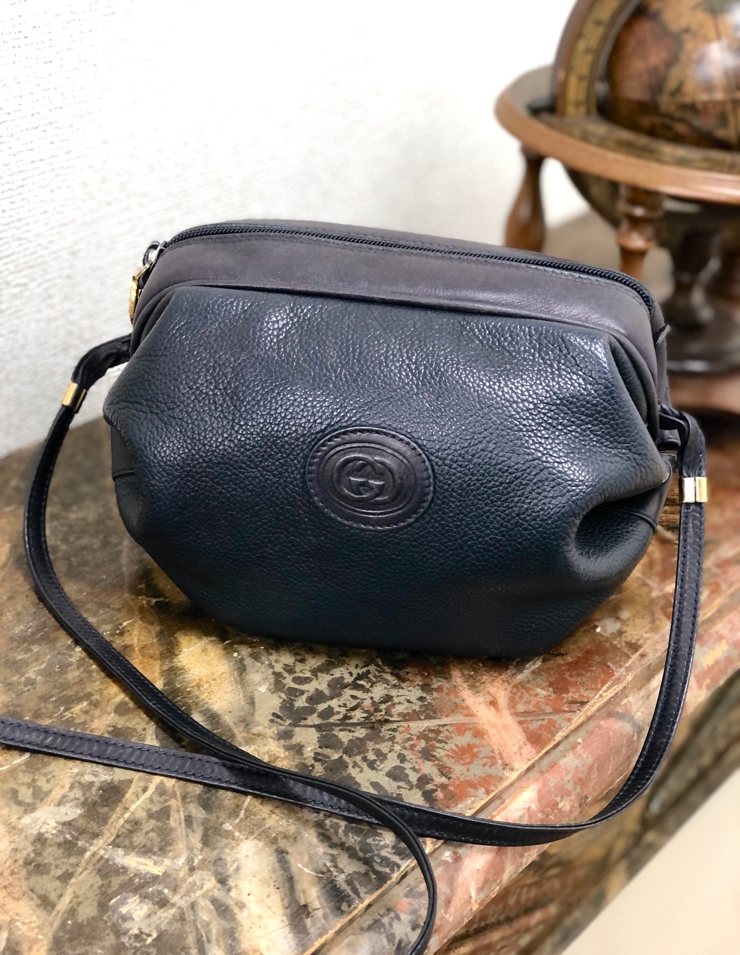 GUCCI GG Embossed Leather Round Crossbody Shoulder bag Navy Vintage Old Gucci 3gt8ni
