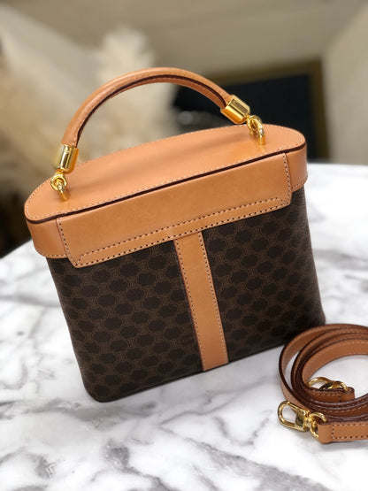CELINE Macadam Triomphe Blason Small Handbag Vanitybag Shoulderbag Brown Vintage Old celine z4zu2n